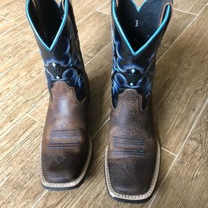Size 3 boys Ariat